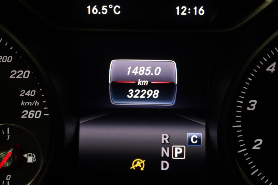 Mercedes-Benz GLA 180 Business Solution AMG (TREKHAAK, AUTOMAAT, CAMERA, NAVIGATIE, STOELVERWARMING)