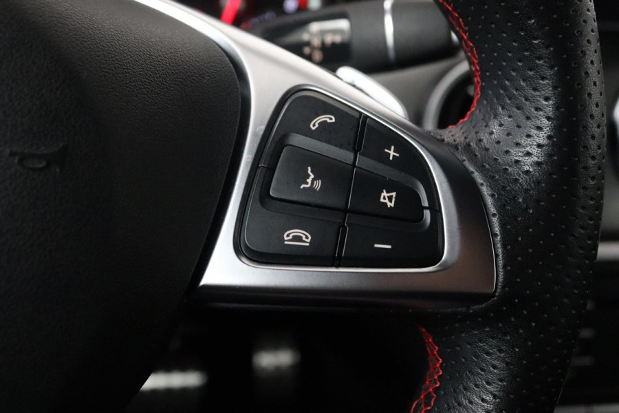 Mercedes-Benz GLA 180 Business Solution AMG (TREKHAAK, AUTOMAAT, CAMERA, NAVIGATIE, STOELVERWARMING)
