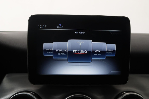 Mercedes-Benz GLA 180 Business Solution AMG (TREKHAAK, AUTOMAAT, CAMERA, NAVIGATIE, STOELVERWARMING)
