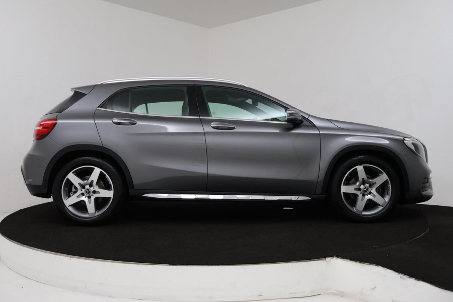 Mercedes-Benz GLA 180 Business Solution AMG (TREKHAAK, AUTOMAAT, CAMERA, NAVIGATIE, STOELVERWARMING)
