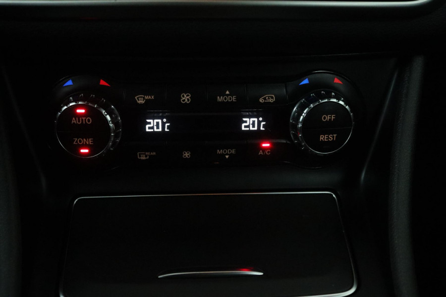 Mercedes-Benz GLA 180 Business Solution AMG (TREKHAAK, AUTOMAAT, CAMERA, NAVIGATIE, STOELVERWARMING)