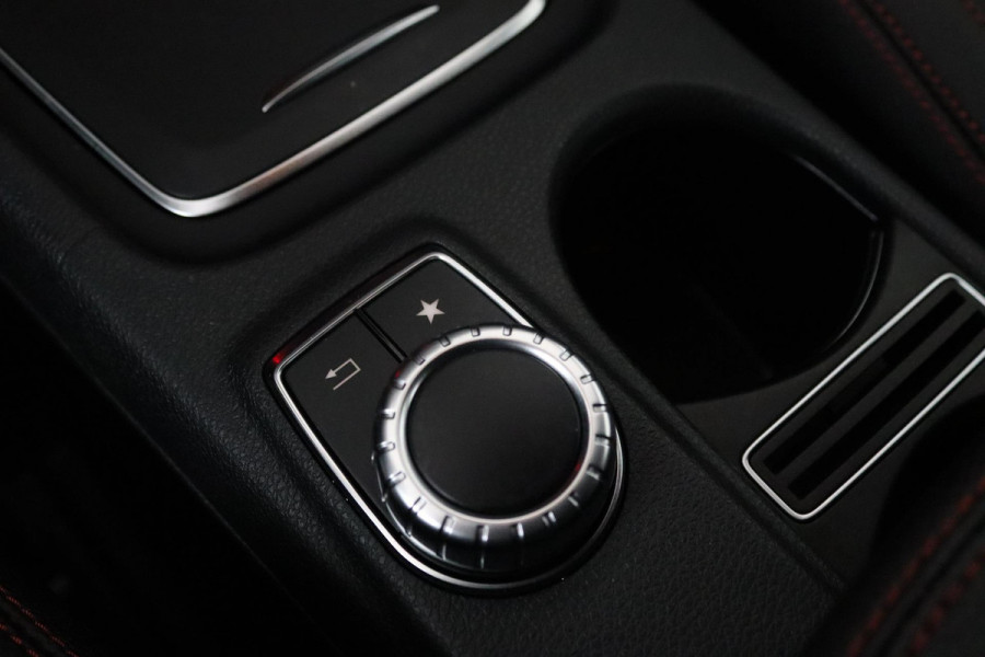 Mercedes-Benz GLA 180 Business Solution AMG (TREKHAAK, AUTOMAAT, CAMERA, NAVIGATIE, STOELVERWARMING)