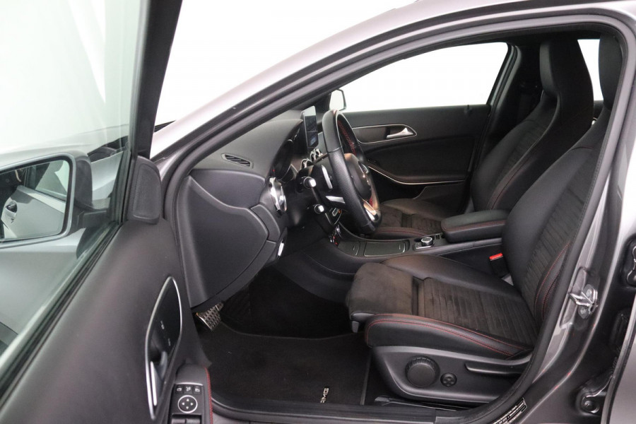 Mercedes-Benz GLA 180 Business Solution AMG (TREKHAAK, AUTOMAAT, CAMERA, NAVIGATIE, STOELVERWARMING)