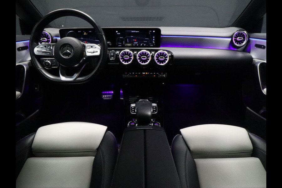Mercedes-Benz CLA-Klasse Shooting Brake 250 AMG Sport [SFEERVERLICHTING, APPLE CARPLAY, CAMERA, TREKHAAK, VOL LEDER, STOELVERWARMING, PDC V+A, CRUISE, NIEUWSTAAT]
