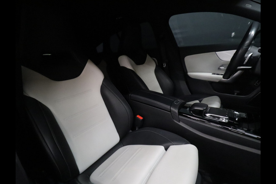 Mercedes-Benz CLA-Klasse Shooting Brake 250 AMG Sport [SFEERVERLICHTING, APPLE CARPLAY, CAMERA, TREKHAAK, VOL LEDER, STOELVERWARMING, PDC V+A, CRUISE, NIEUWSTAAT]
