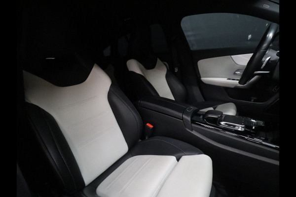 Mercedes-Benz CLA-Klasse Shooting Brake 250 AMG Sport [SFEERVERLICHTING, APPLE CARPLAY, CAMERA, TREKHAAK, VOL LEDER, STOELVERWARMING, PDC V+A, CRUISE, NIEUWSTAAT]