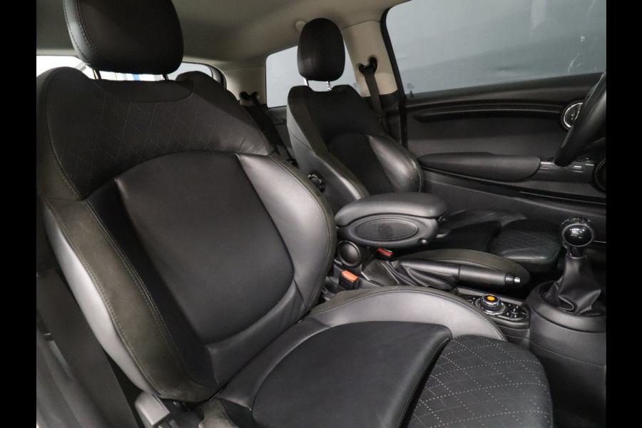 MINI Mini 1.5 Sport [APPLE CARPLAY, VOL LEDER, CRUISE CONTROL, NAVIGATIE, AIRCO, NIEUWSTAAT]