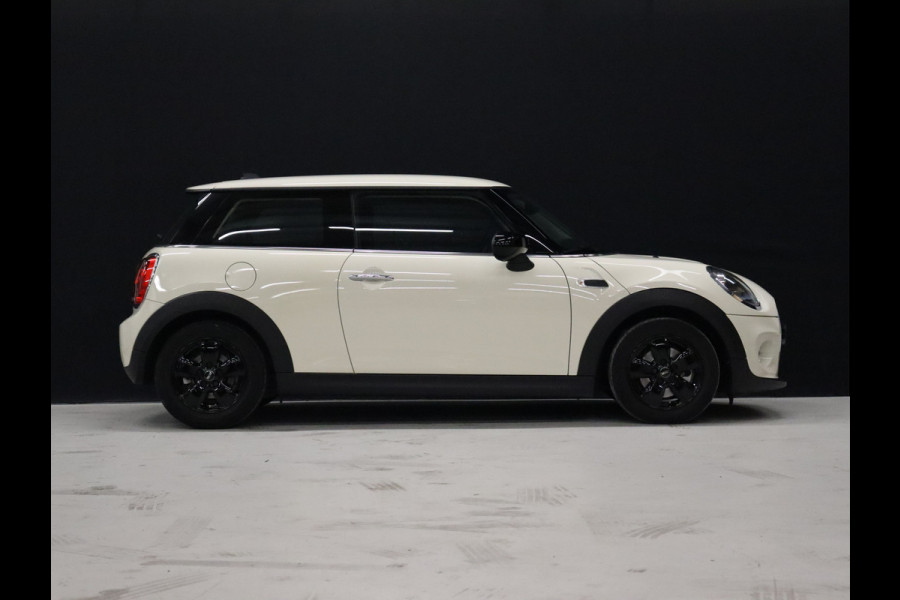 MINI Mini 1.5 Sport [APPLE CARPLAY, VOL LEDER, CRUISE CONTROL, NAVIGATIE, AIRCO, NIEUWSTAAT]