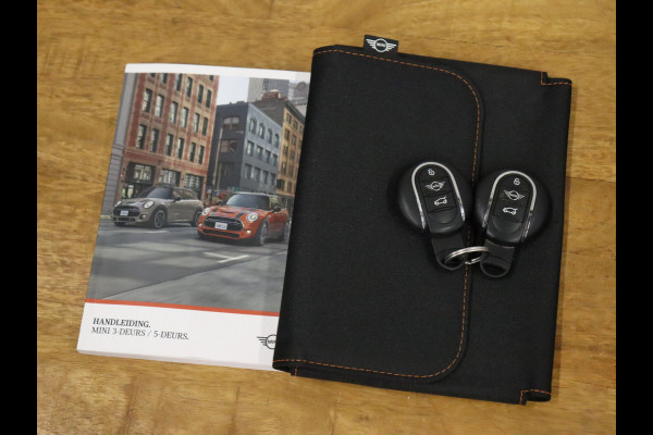 MINI Mini 1.5 Sport [APPLE CARPLAY, VOL LEDER, CRUISE CONTROL, NAVIGATIE, AIRCO, NIEUWSTAAT]