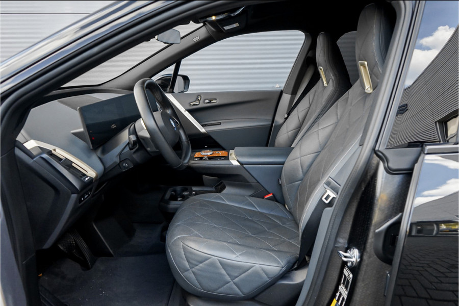 BMW iX xDrive40 High Executive SkyLounge Laser Driving Ass Prof Trekhaak M-Sport