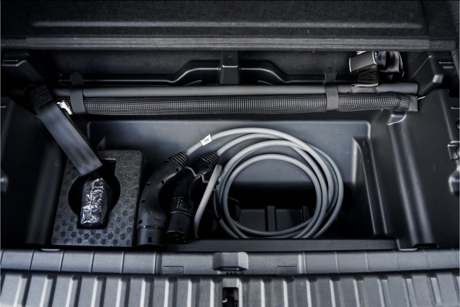 BMW iX xDrive40 High Executive SkyLounge Laser Driving Ass Prof Trekhaak M-Sport