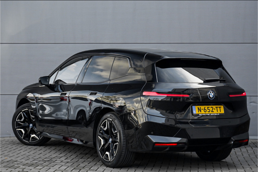 BMW iX xDrive40 High Executive SkyLounge Laser Driving Ass Prof Trekhaak M-Sport
