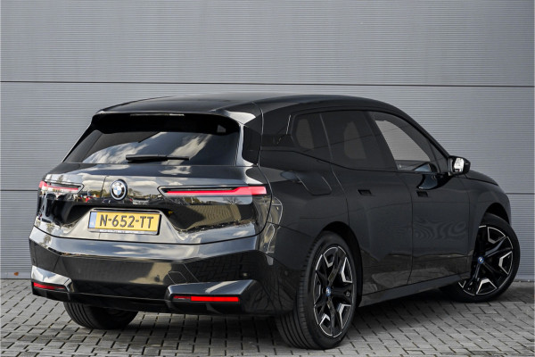 BMW iX xDrive40 High Executive SkyLounge Laser Driving Ass Prof Trekhaak M-Sport