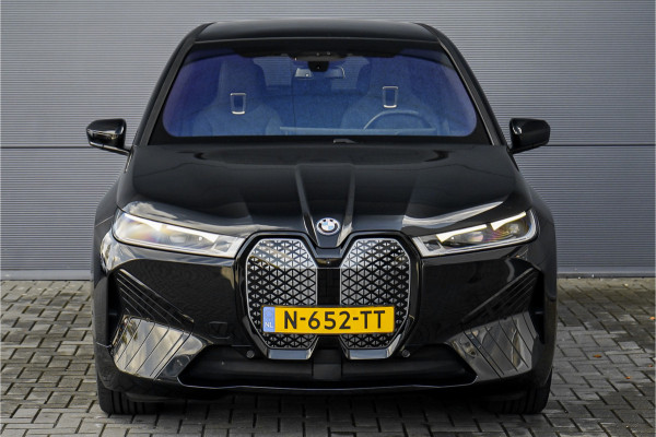 BMW iX xDrive40 High Executive SkyLounge Laser Driving Ass Prof Trekhaak M-Sport