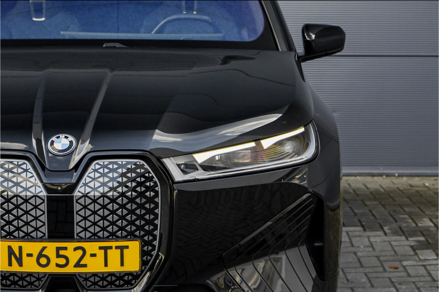 BMW iX xDrive40 High Executive SkyLounge Laser Driving Ass Prof Trekhaak M-Sport