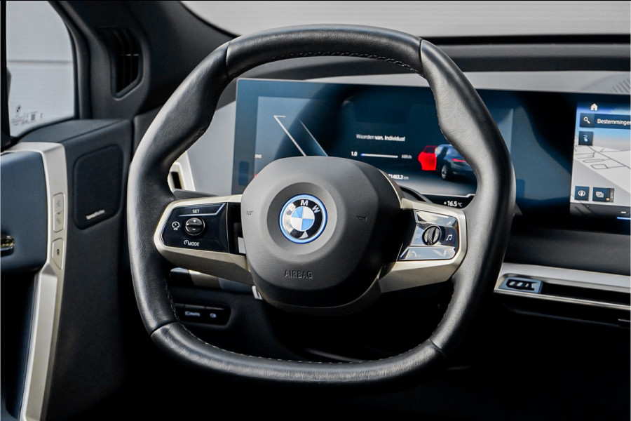 BMW iX xDrive40 High Executive SkyLounge Laser Driving Ass Prof Trekhaak M-Sport