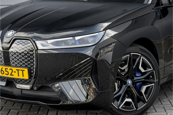BMW iX xDrive40 High Executive SkyLounge Laser Driving Ass Prof Trekhaak M-Sport