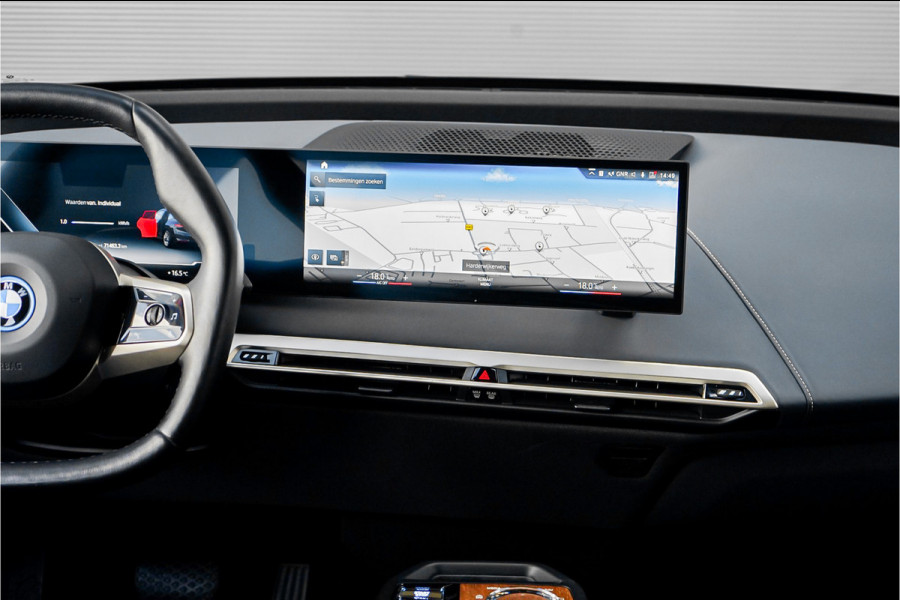 BMW iX xDrive40 High Executive SkyLounge Laser Driving Ass Prof Trekhaak M-Sport