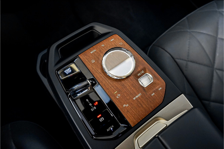 BMW iX xDrive40 High Executive SkyLounge Laser Driving Ass Prof Trekhaak M-Sport