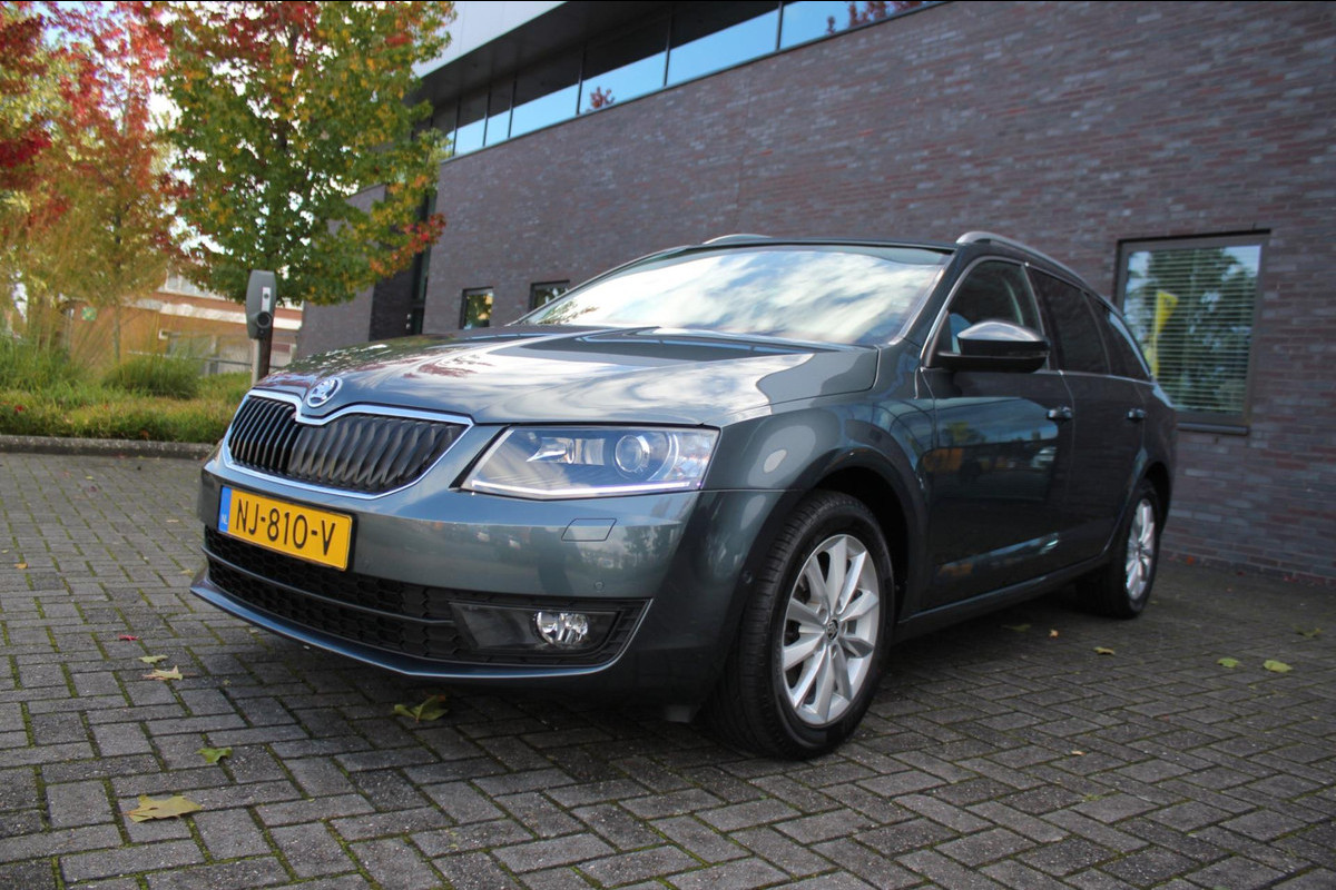 Škoda Octavia Combi 1.0 TSI Greentech Style Business Automaat Škoda Octavia Combi 1.0 TSI Greentech Style Business Automaat