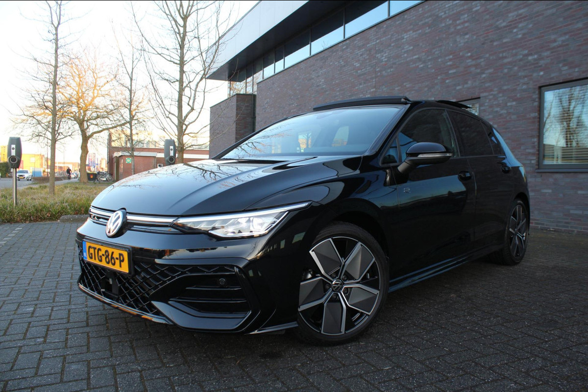 Volkswagen Golf 8.5 1.5 eTSI R-Line Edition Volkswagen Golf 8.5 1.5 eTSI R-Line Edition