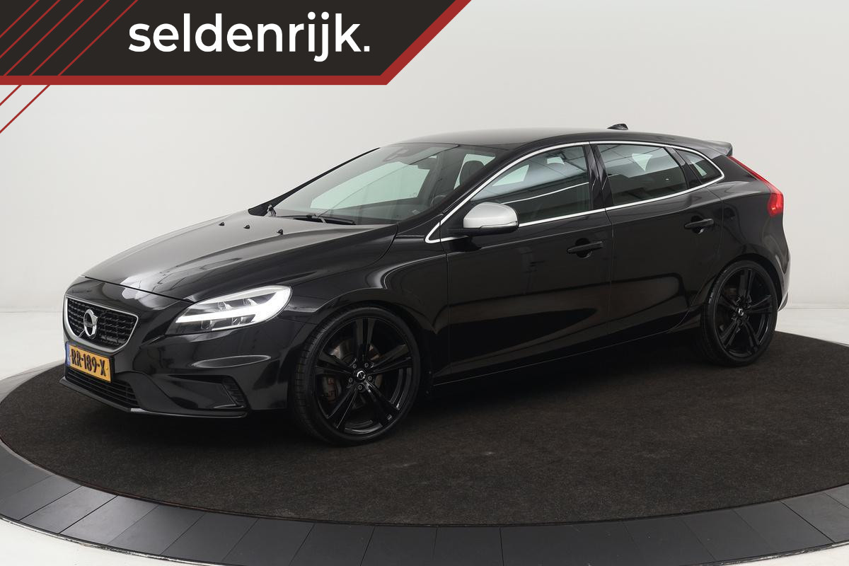 Volvo V40 2.0 T4 Sport | Stoelverwarming | Camera | Full LED | Leder/Alcantara | Navigatie | 19'' | Climate control | Bluetooth | PDC | Cruise control | R Design Volvo V40 2.0 T4 Sport | Stoelverwarming | Camera | Full LED | Leder/Alcantara | Navigatie | 19'' | Climate control | Bluetooth | PDC | Cruise control | R Design