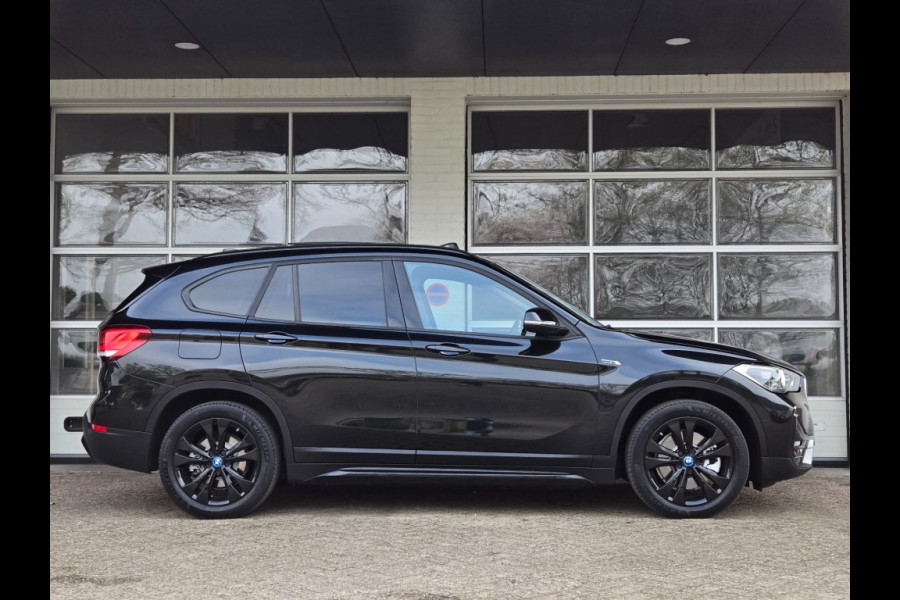BMW X1 XDRIVE25E SPORTLINE I SPORTSTOELEN LEDER I PANORAMA I NAVIGATIE