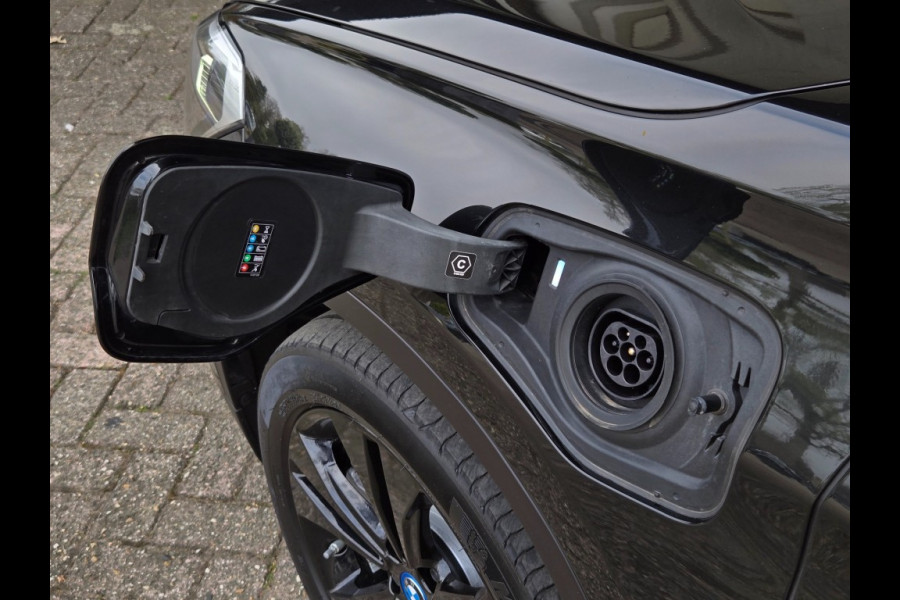 BMW X1 XDRIVE25E SPORTLINE I SPORTSTOELEN LEDER I PANORAMA I NAVIGATIE