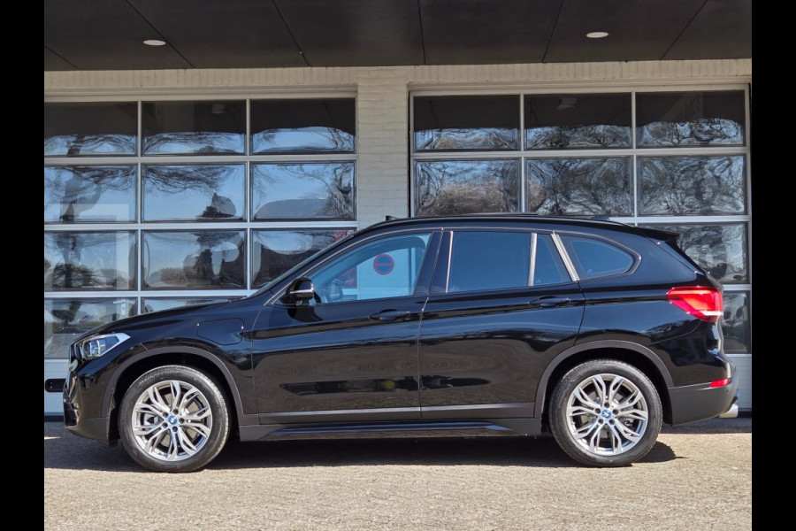 BMW X1 XDRIVE25E SPORTLINE I PANORAMA I SPORTSTOELEN I CAMERA I