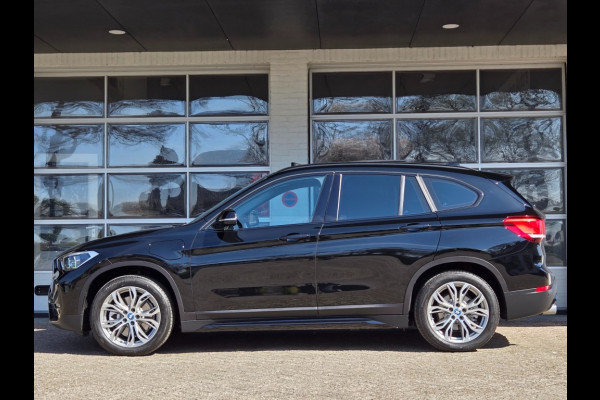 BMW X1 XDRIVE25E SPORTLINE I PANORAMA I SPORTSTOELEN I CAMERA I