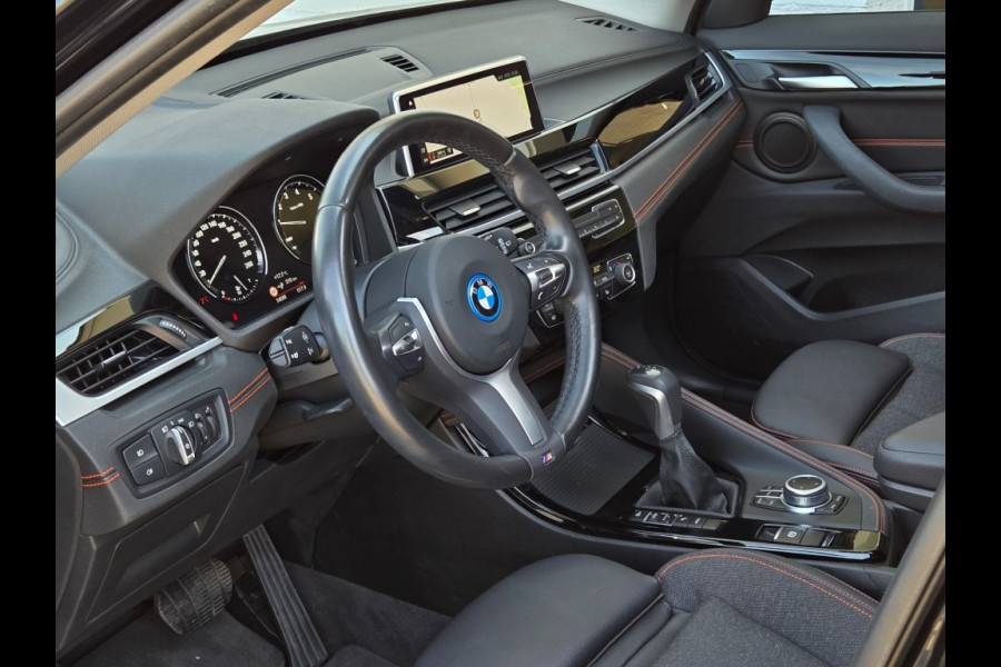 BMW X1 XDRIVE25E SPORTLINE I PANORAMA I SPORTSTOELEN I CAMERA I