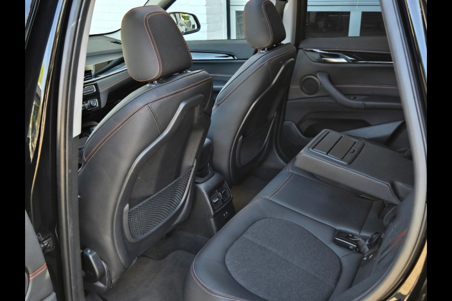 BMW X1 XDRIVE25E SPORTLINE I PANORAMA I SPORTSTOELEN I CAMERA I