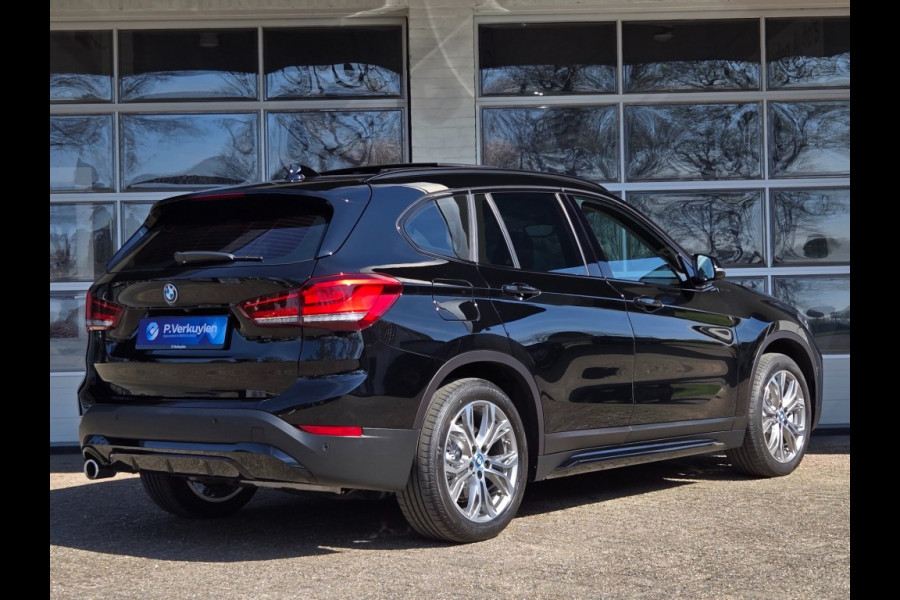 BMW X1 XDRIVE25E SPORTLINE I PANORAMA I SPORTSTOELEN I CAMERA I