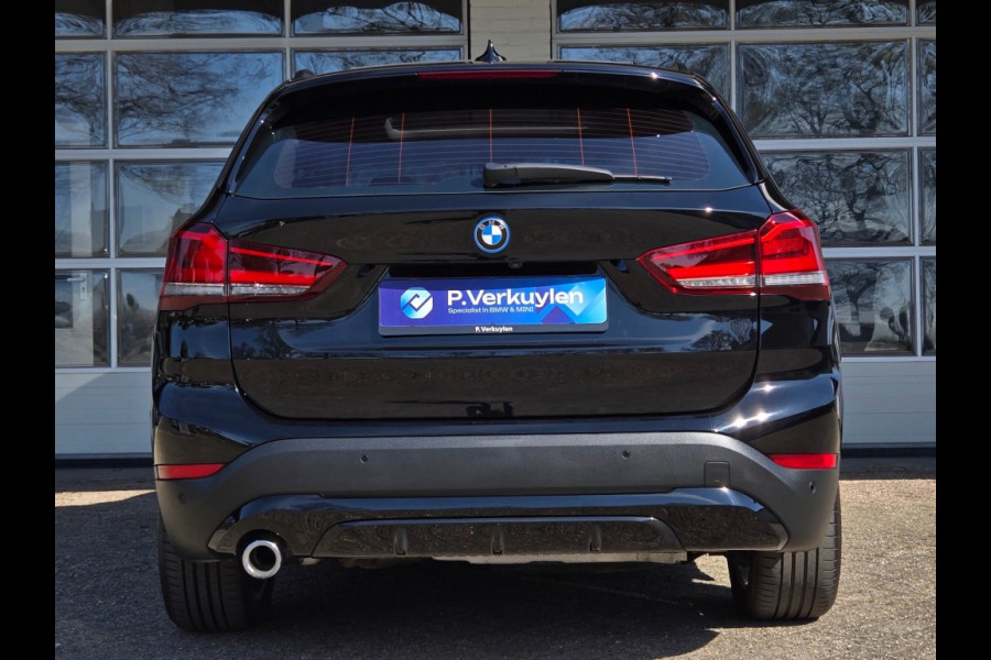BMW X1 XDRIVE25E SPORTLINE I PANORAMA I SPORTSTOELEN I CAMERA I