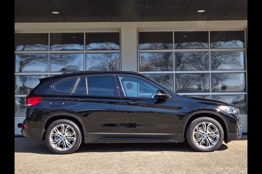 BMW X1 XDRIVE25E SPORTLINE I PANORAMA I SPORTSTOELEN I CAMERA I
