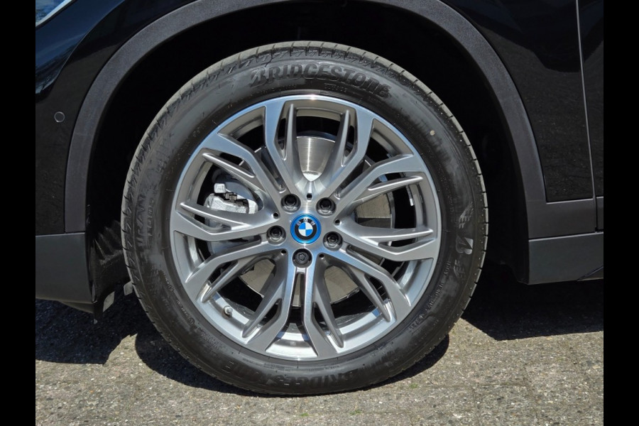 BMW X1 XDRIVE25E SPORTLINE I PANORAMA I SPORTSTOELEN I CAMERA I