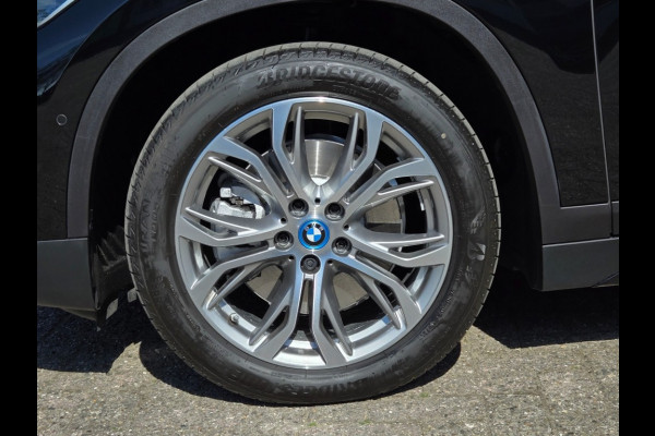 BMW X1 XDRIVE25E SPORTLINE I PANORAMA I SPORTSTOELEN I CAMERA I