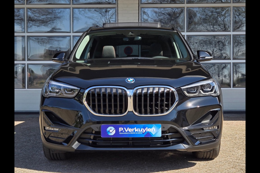 BMW X1 XDRIVE25E SPORTLINE I PANORAMA I SPORTSTOELEN I CAMERA I