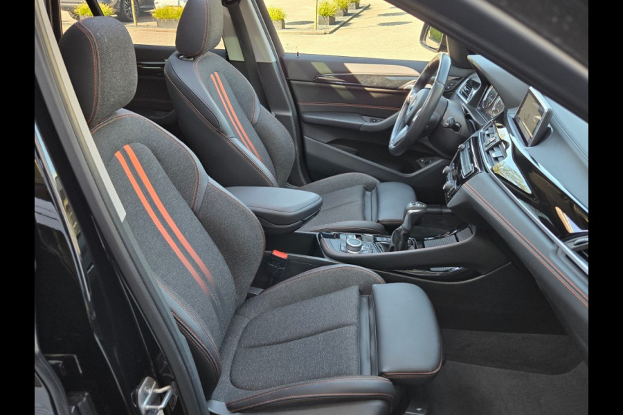 BMW X1 XDRIVE25E SPORTLINE I PANORAMA I SPORTSTOELEN I CAMERA I
