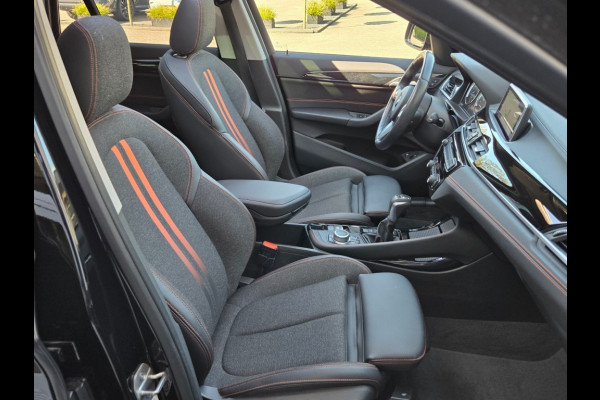 BMW X1 XDRIVE25E SPORTLINE I PANORAMA I SPORTSTOELEN I CAMERA I