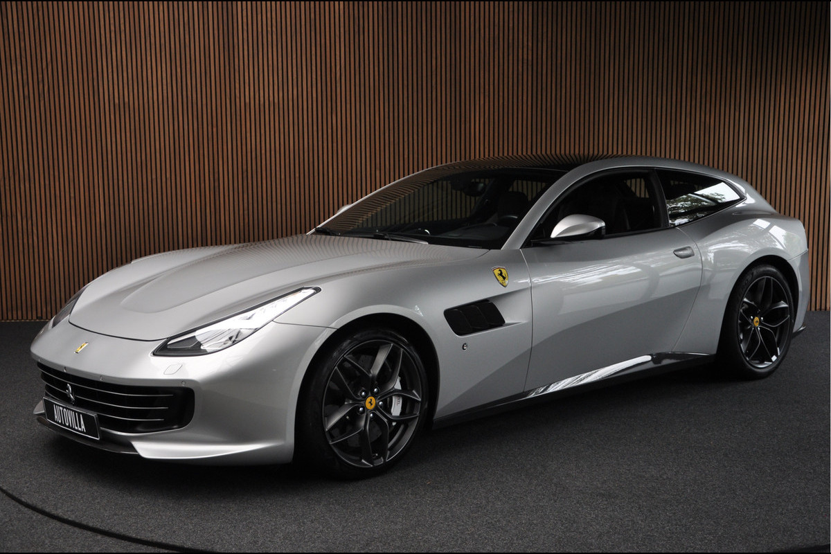Ferrari GTC4 3.9 V8 Lusso T Carbon Passengerdisplay JBL Liftsysteem Carplay Daytona style seats Camera Leer Navi Elektr. bedienbaar achterklep 6-delige lederen kofferset Ferrari GTC4 3.9 V8 Lusso T Carbon Passengerdisplay JBL Liftsysteem Carplay Daytona style seats Camera Leer Navi Elektr. bedienbaar achterklep 6-delige lederen kofferset