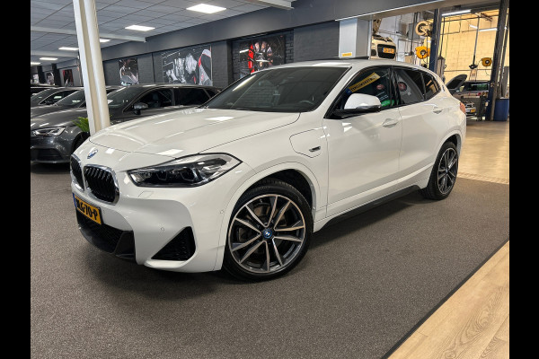 BMW X2 XDrive25e High Executive M-sport / camera / stoelverwarming / Head-up / panorama-dak
