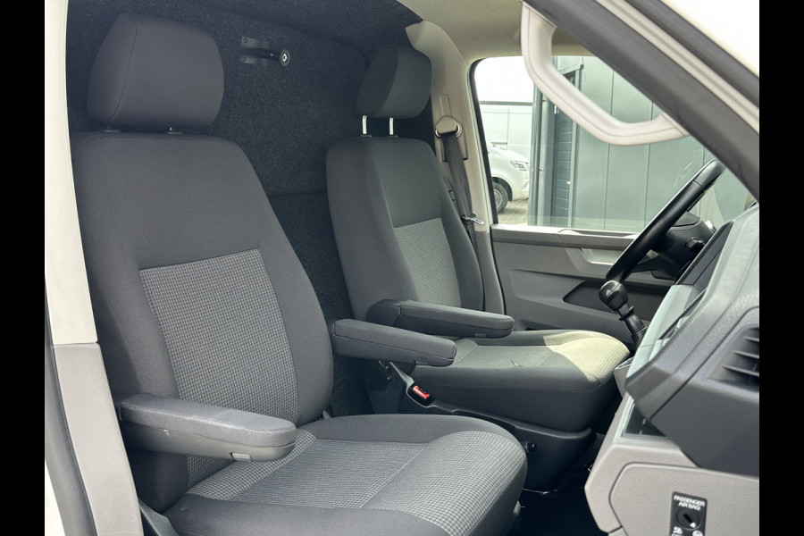 Volkswagen Transporter 2.0 TDI HIGHLINE+ / L2H1 / TREKHAAK / NAVI / CRUISE / AIRCO / PDC / APPLE CARPLAY / ANDROID