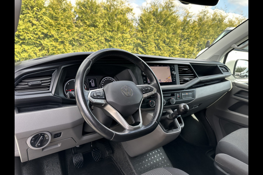 Volkswagen Transporter 2.0 TDI HIGHLINE+ / L2H1 / TREKHAAK / NAVI / CRUISE / AIRCO / PDC / APPLE CARPLAY / ANDROID