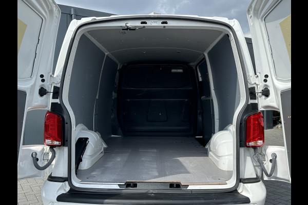Volkswagen Transporter 2.0 TDI HIGHLINE+ / L2H1 / TREKHAAK / NAVI / CRUISE / AIRCO / PDC / APPLE CARPLAY / ANDROID