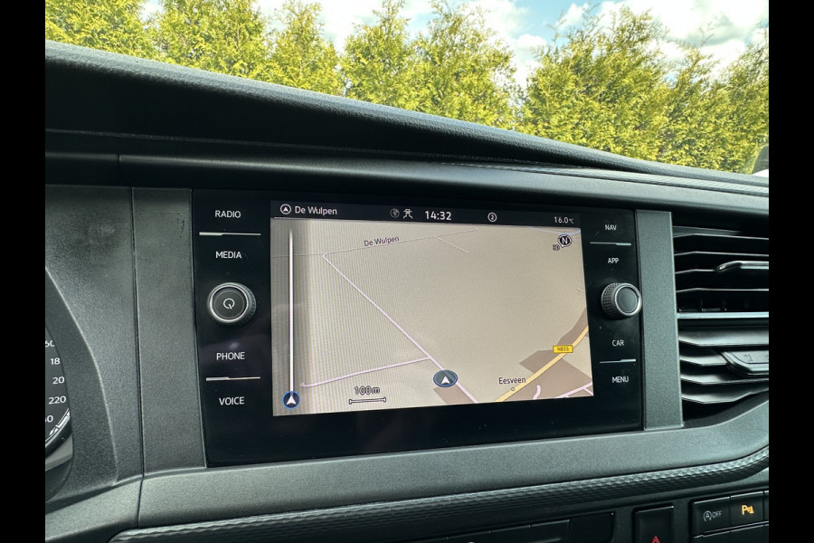 Volkswagen Transporter 2.0 TDI HIGHLINE+ / L2H1 / TREKHAAK / NAVI / CRUISE / AIRCO / PDC / APPLE CARPLAY / ANDROID