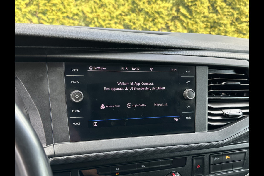Volkswagen Transporter 2.0 TDI HIGHLINE+ / L2H1 / TREKHAAK / NAVI / CRUISE / AIRCO / PDC / APPLE CARPLAY / ANDROID