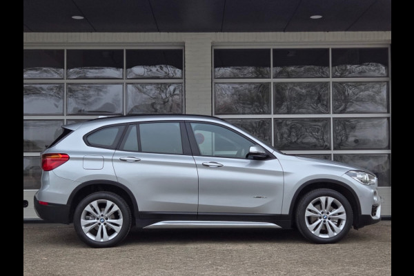 BMW X1 SDRIVE18I SPORTLINE I SPORTSTOELEN I CAMERA I 18 INCH I