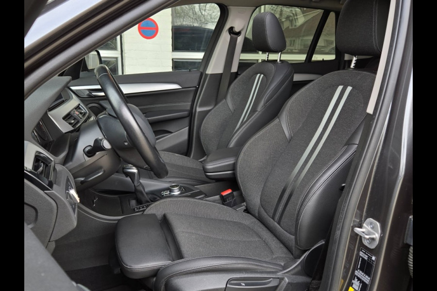 BMW X1 XDRIVE25E I PANORAMA I SPORTSTOELEN I KEYLESS I NAVIGATIE I