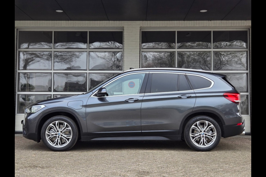 BMW X1 XDRIVE25E I PANORAMA I SPORTSTOELEN I KEYLESS I NAVIGATIE I